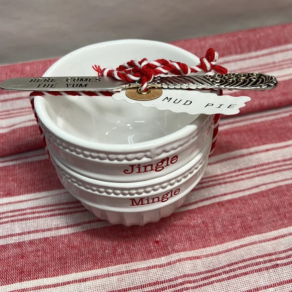 MUD PIE~3 PIECE DIP CUPS & EMBOSSED SPREADER